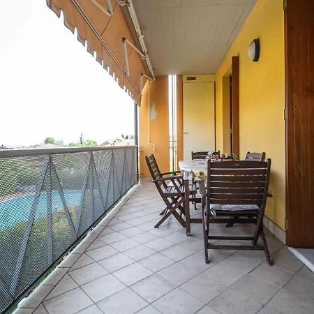Garden Con Terrazzo E Piscina Apartment Desenzano del Garda