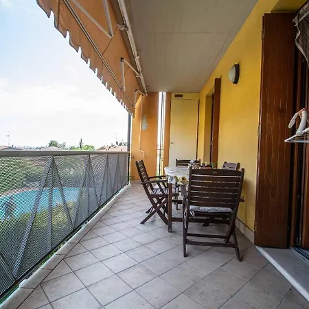 Garden Con Terrazzo E Piscina Apartment Desenzano del Garda