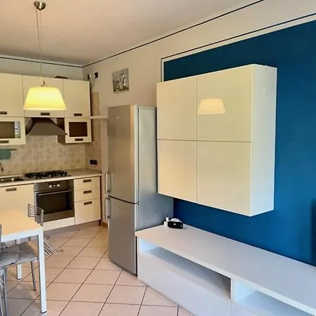 Apartment Garden Con Terrazzo E Piscina Desenzano del Garda