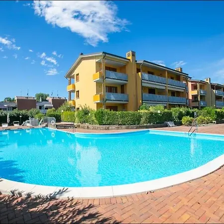 Apartment Garden Con Terrazzo E Piscina Desenzano del Garda
